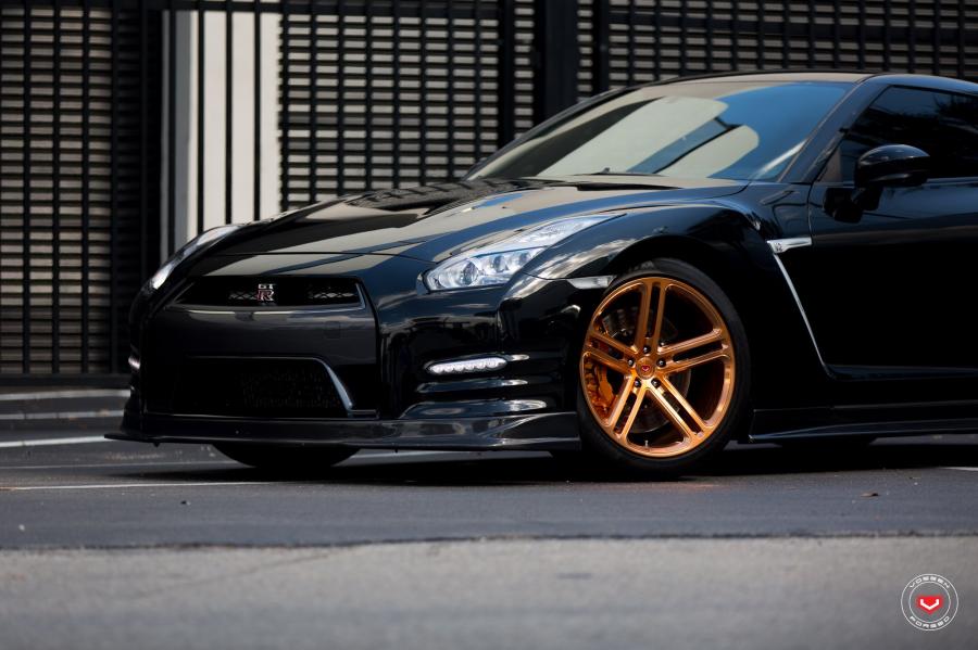  Nissan GT-R on Vossen Wheels (CG-202) 2017 года  (фото 33 из 51)